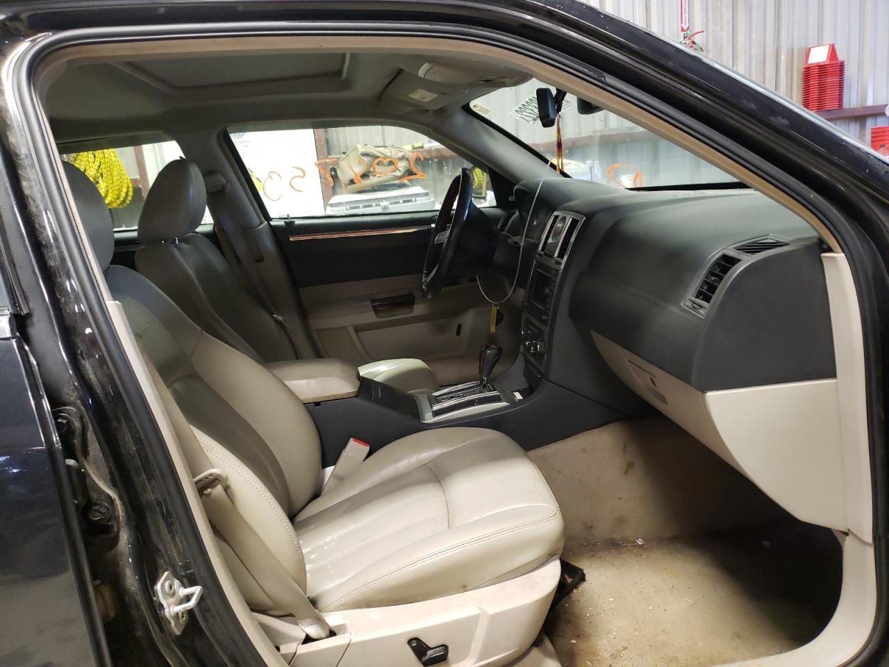 Photo 5 from auction – 2007 CHRYSLER 300C with VIN 2C3KA63H47H653760
