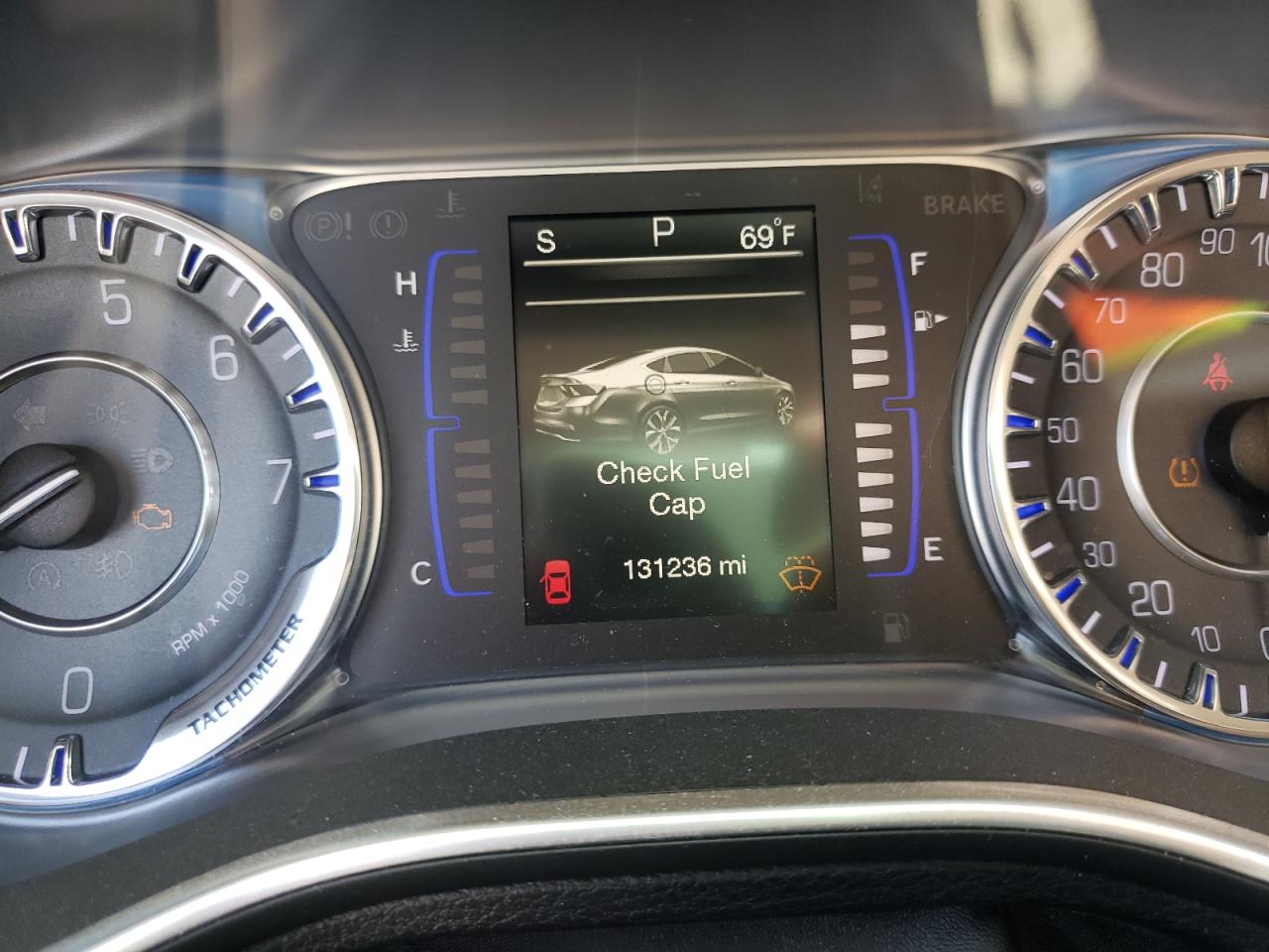 Photo 8 from auction – 2016 CHRYSLER 200 LIMITE with VIN 1C3CCCAB0GN102115