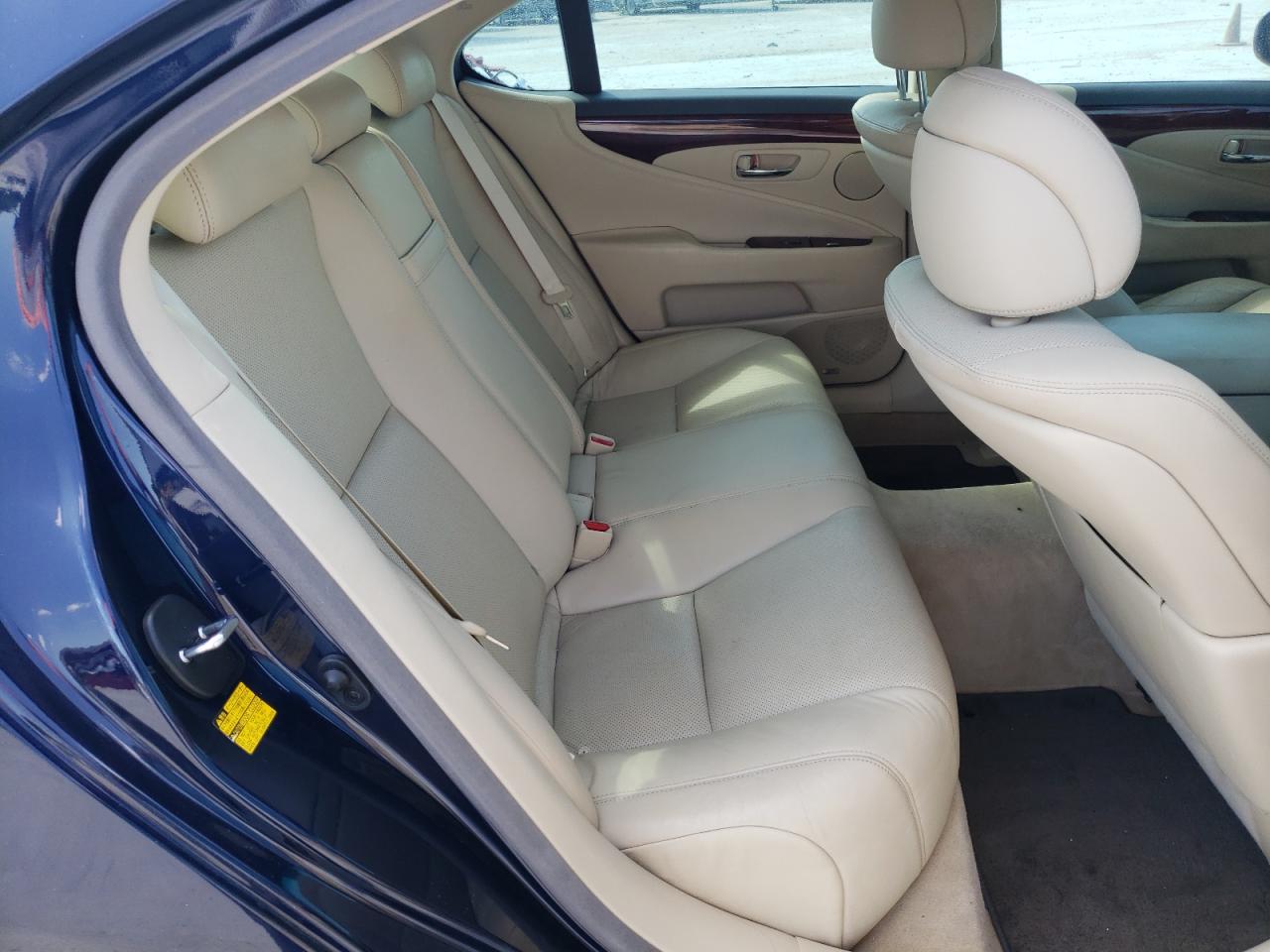 Photo 6 from auction – 2011 LEXUS LS 460 with VIN JTHCL5EF4B5011411