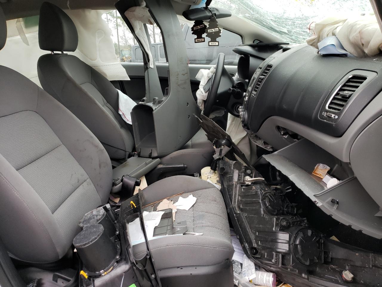 Photo 5 from auction – 2017 KIA FORTE LX with VIN 3KPFK4A71HE067152