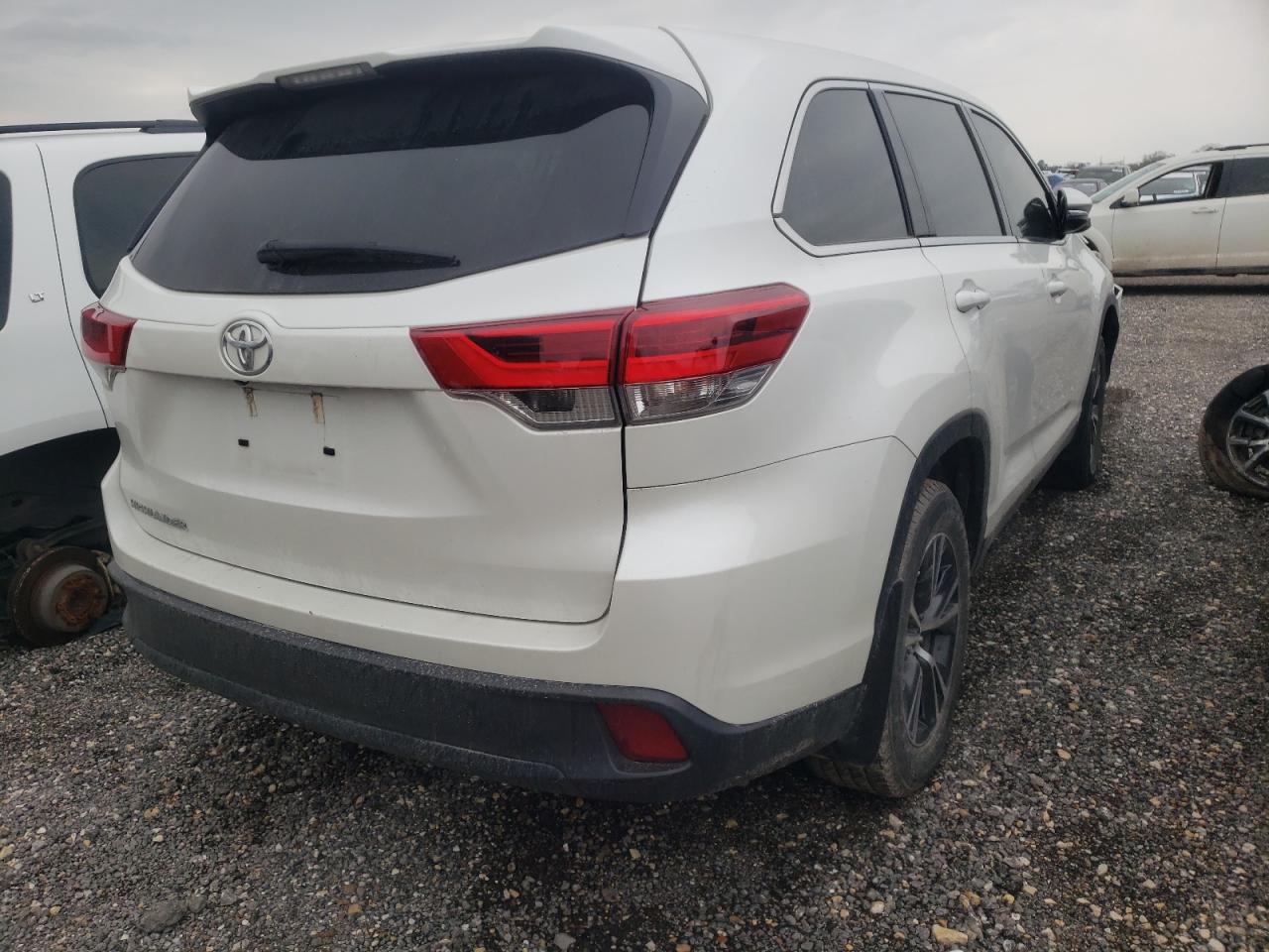 Photo 4 from auction – 2019 TOYOTA HIGHLANDER with VIN 5TDZZRFH4KS360032