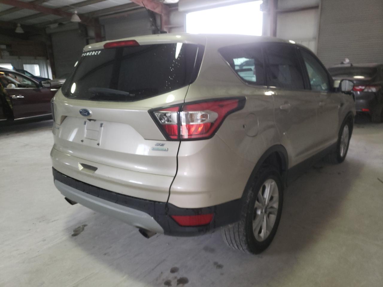 Photo 4 from auction – 2017 FORD ESCAPE SE with VIN 1FMCU0GD4HUA93177