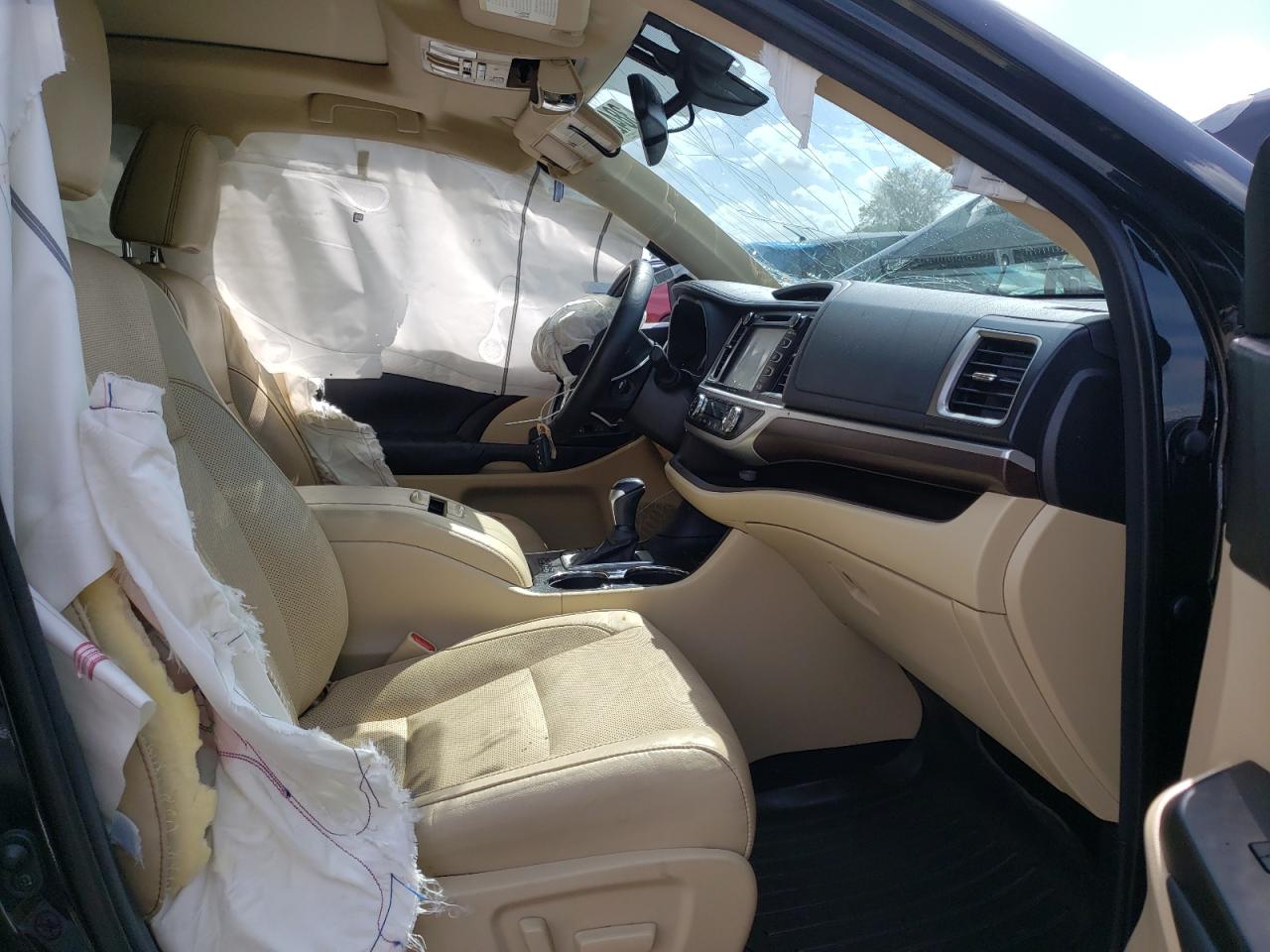 Photo 5 from auction – 2016 TOYOTA HIGHLANDER with VIN 5TDYKRFH3GS155003