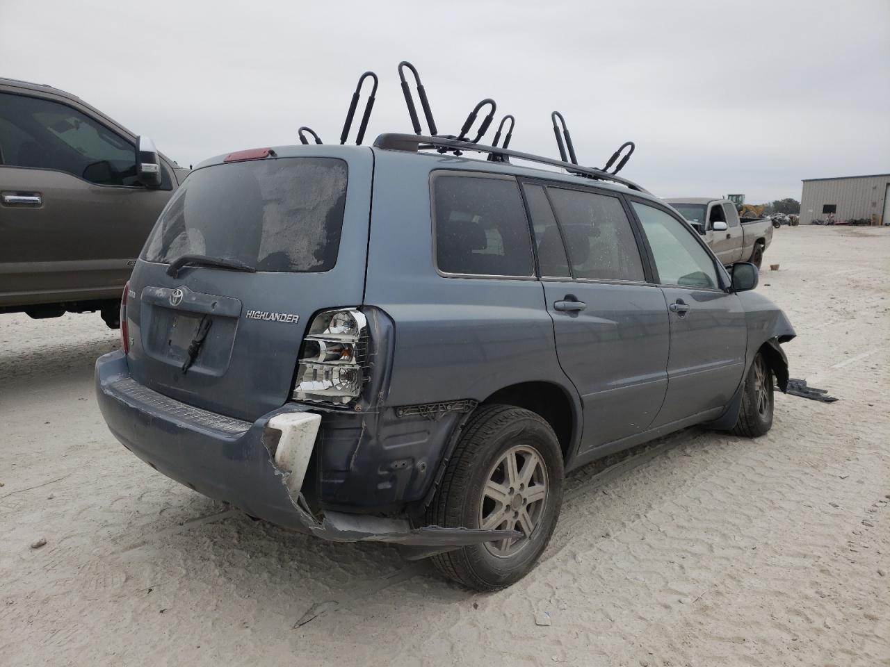 Photo 4 from auction – 2005 TOYOTA HIGHLANDER with VIN JTEGP21A150045867
