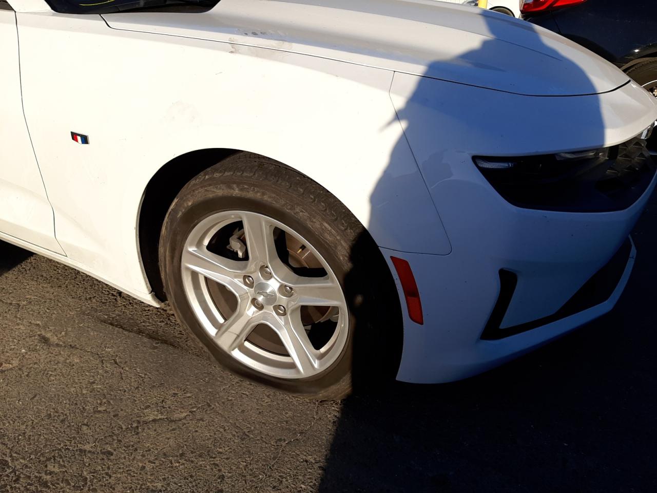 Photo 9 from auction – 2019 CHEVROLET CAMARO LS with VIN 1G1FB3DX4K0150055