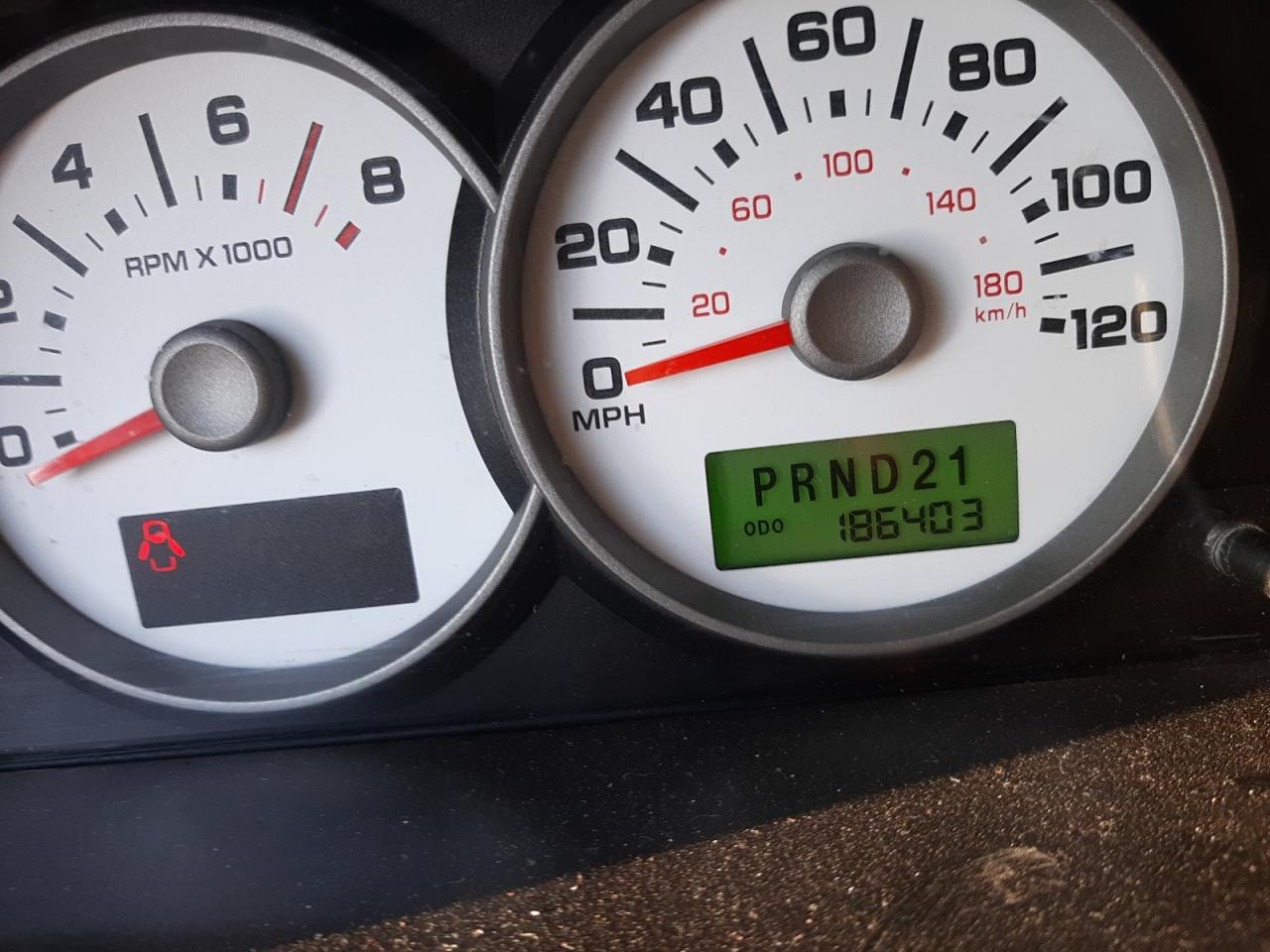Photo 8 from auction – 2005 FORD ESCAPE XLT with VIN 1FMYU03165KA45706
