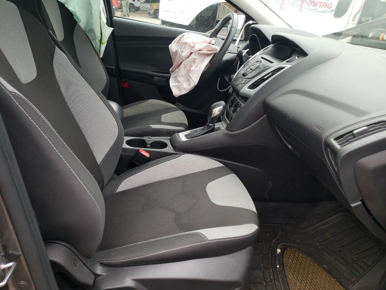 Photo 5 from auction – 2014 FORD FOCUS SE with VIN 1FADP3F29EL359477