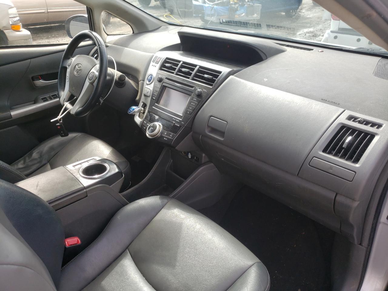 Photo 9 from auction – 2013 TOYOTA PRIUS V with VIN JTDZN3EU9D3282438