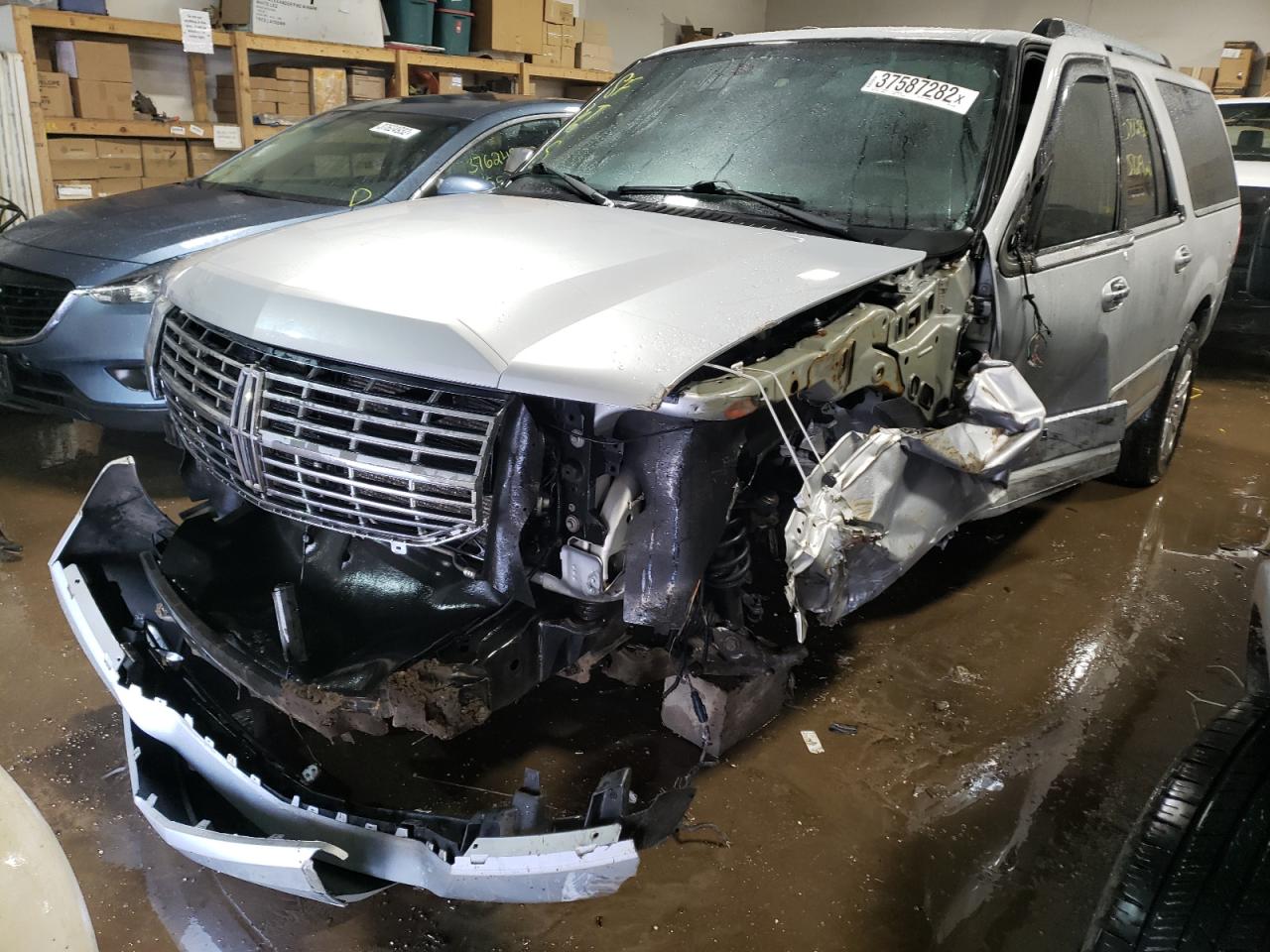 Photo 2 from auction – 2012 LINCOLN NAVIGATOR with VIN 5LMJJ3J50CEL07505