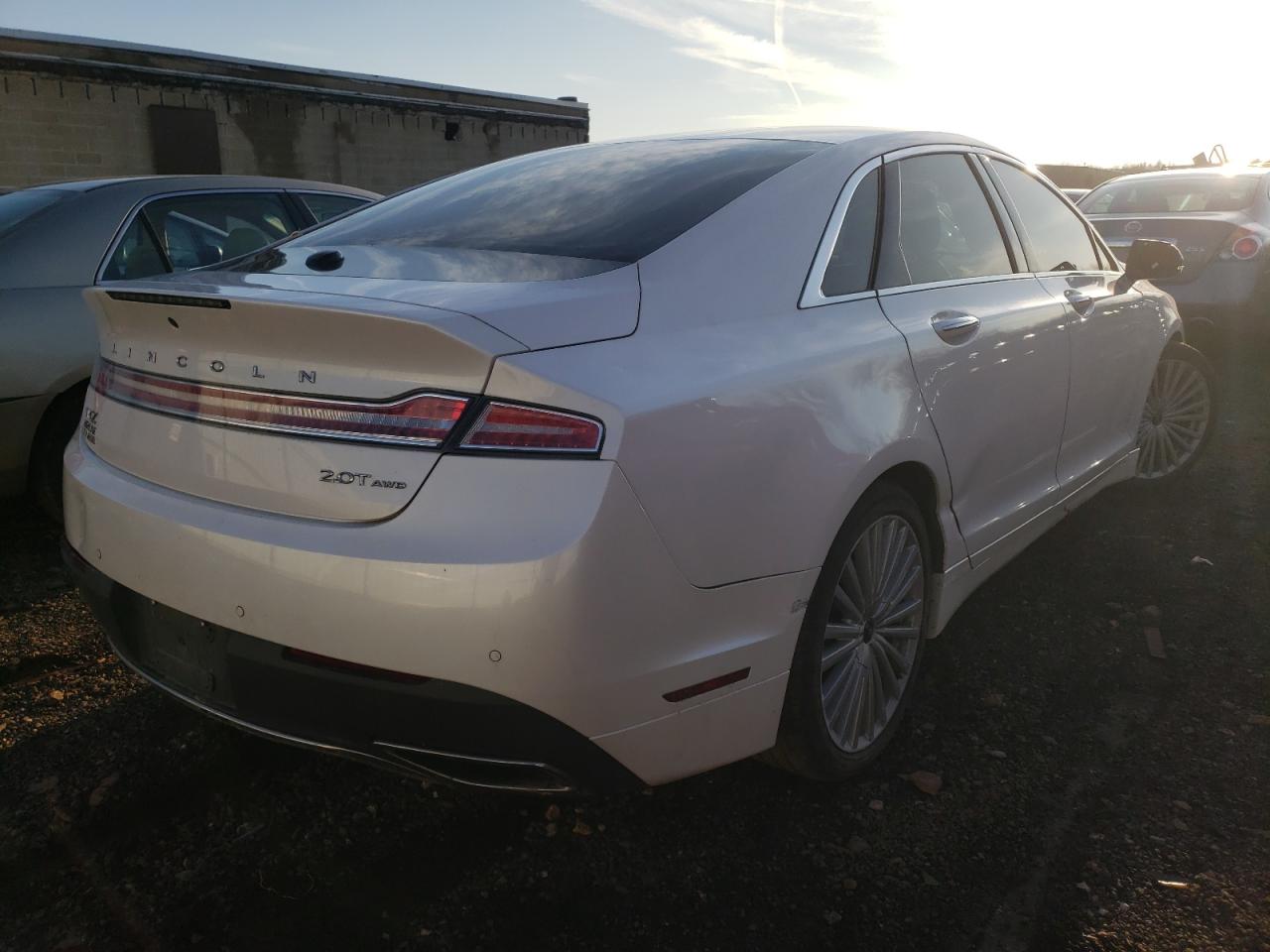 Photo 4 from auction – 2017 LINCOLN MKZ RESERV with VIN 3LN6L5F95HR633654