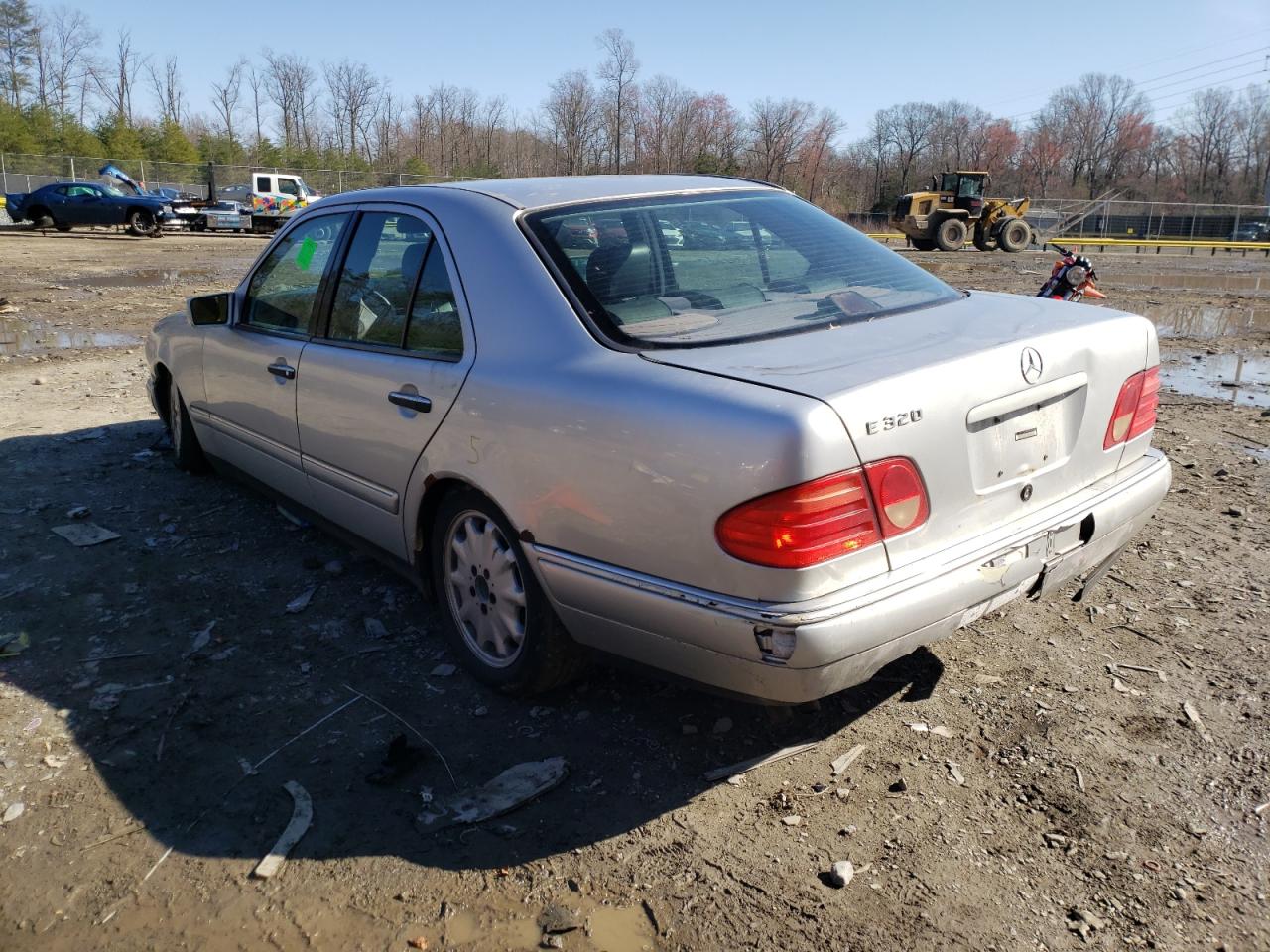Photo 3 from auction – 1998 MERCEDES-BENZ E 320 with VIN WDBJF65F0WA465947