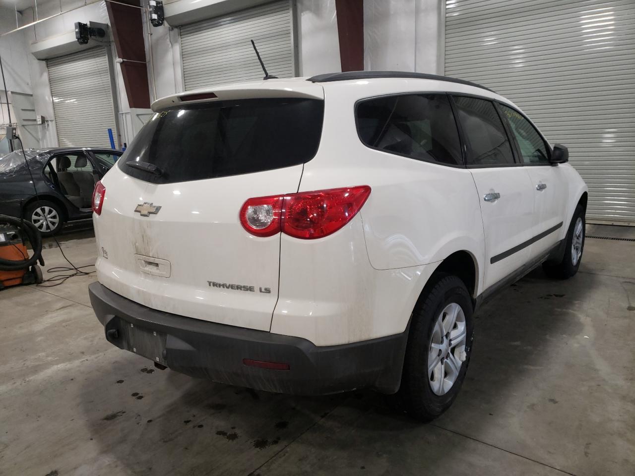 Photo 4 from auction – 2011 CHEVROLET TRAVERSE L with VIN 1GNKRFED1BJ320106
