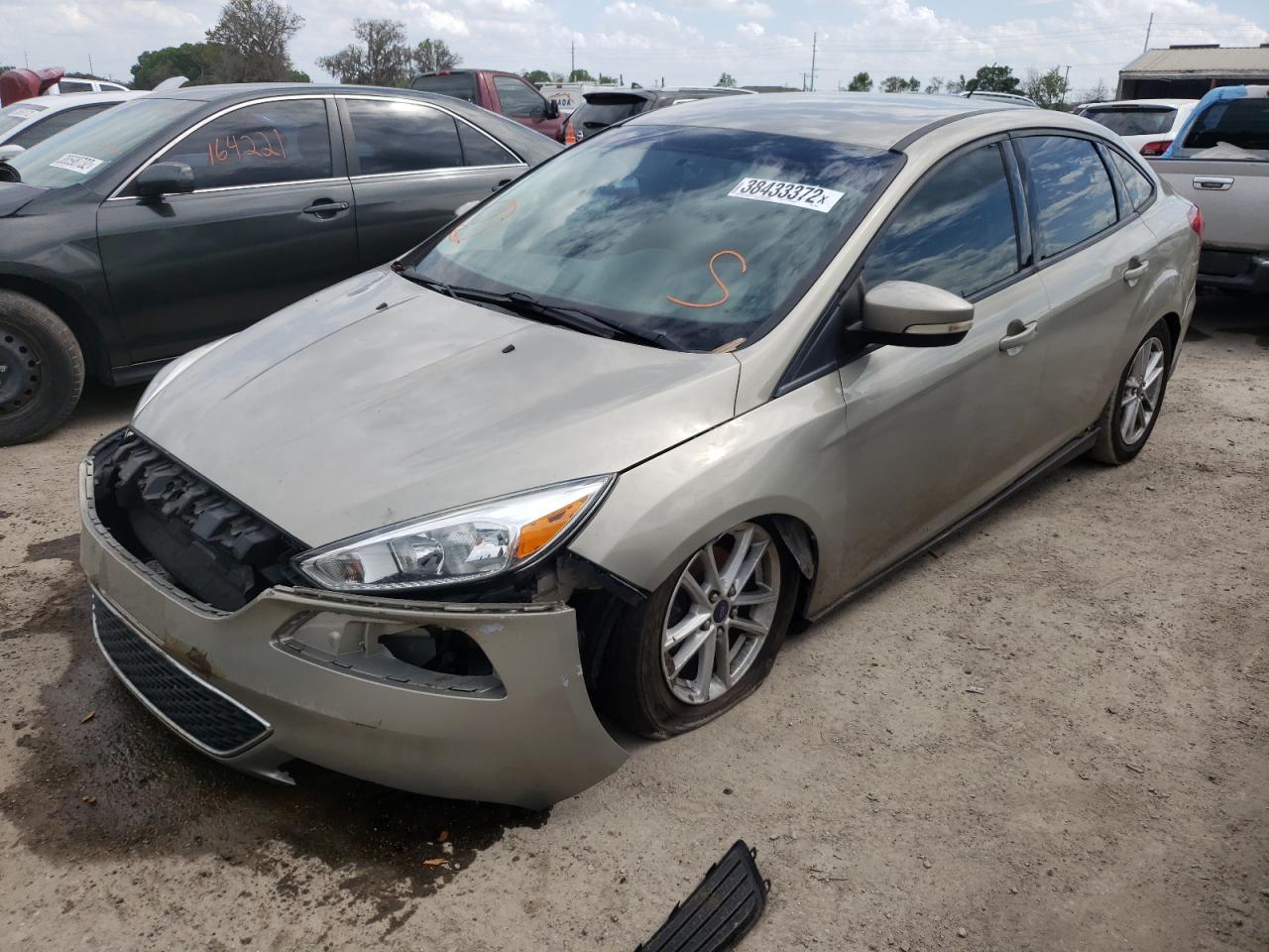 Photo 2 from auction – 2015 FORD FOCUS SE with VIN 1FADP3F28FL260859