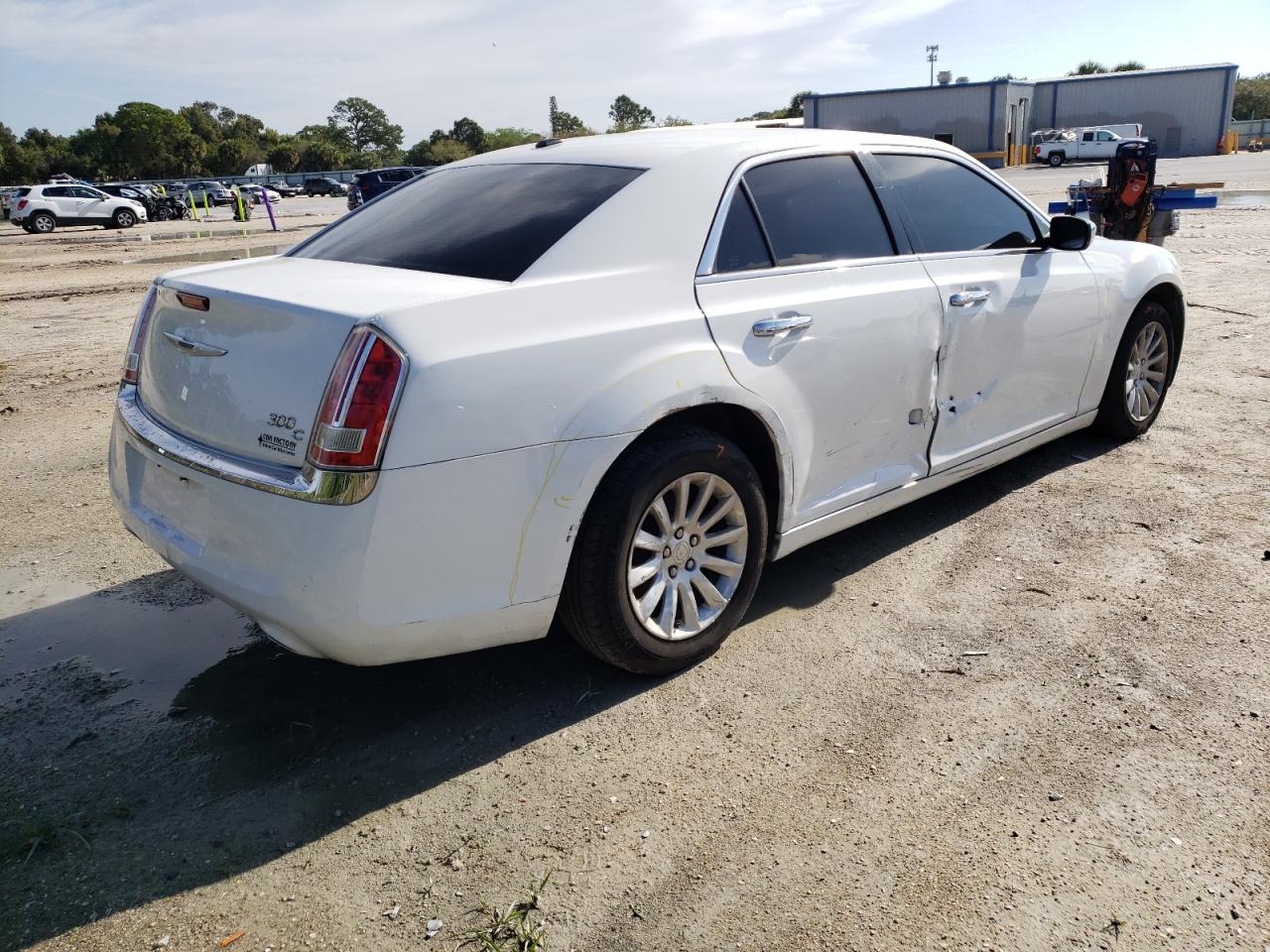 Photo 4 from auction – 2014 CHRYSLER 300C with VIN 2C3CCAEG7EH288669