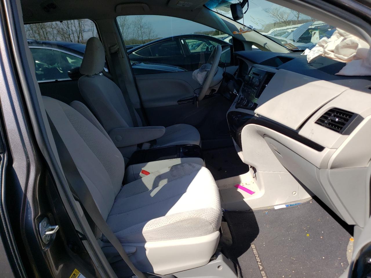 Photo 5 from auction – 2012 TOYOTA SIENNA LE with VIN 5TDKK3DC6CS251244