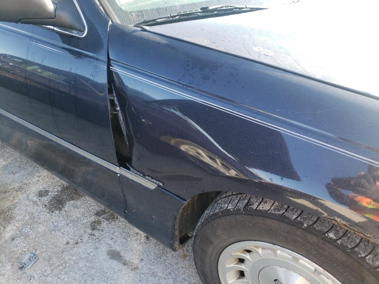 Photo 9 from auction – 1999 LINCOLN TOWN CAR E with VIN 1LNHM81W2XY648522