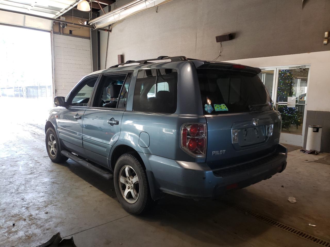 Photo 3 from auction – 2006 HONDA PILOT EX with VIN 5FNYF18686B028865