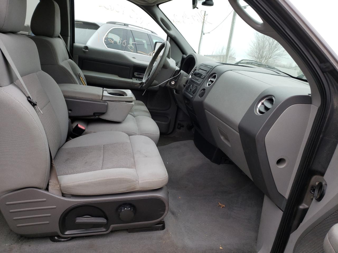 Photo 5 from auction – 2004 FORD F150 with VIN 1FTRX12W34NA91980