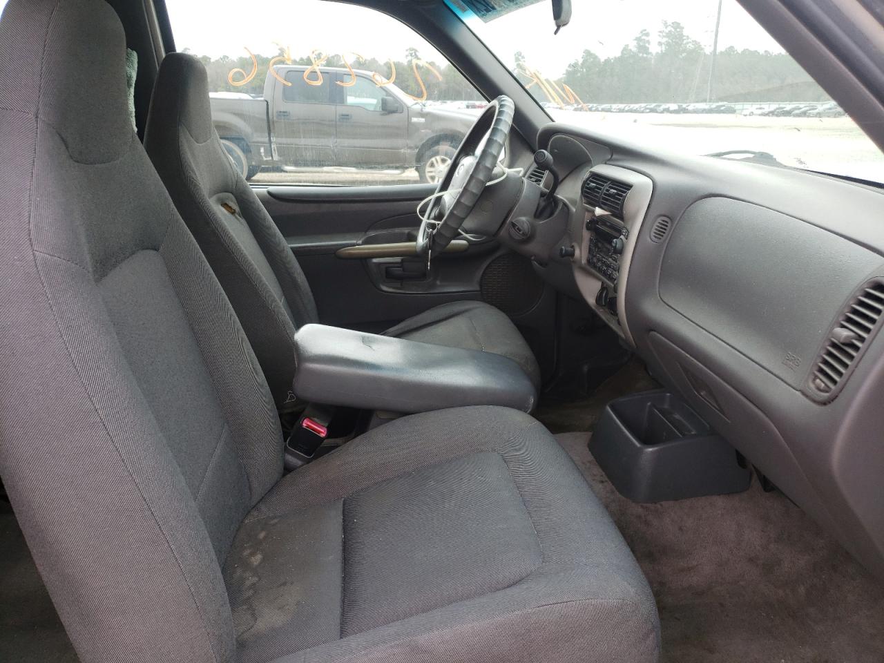 Photo 5 from auction – 2001 FORD EXPLORER S with VIN 1FMYU60E71UC70211