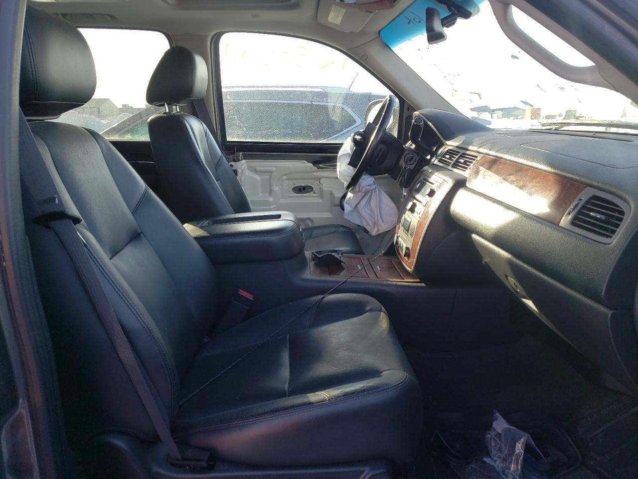 Photo 5 from auction – 2011 CHEVROLET AVALANCHE with VIN 3GNTKGE33BG241107
