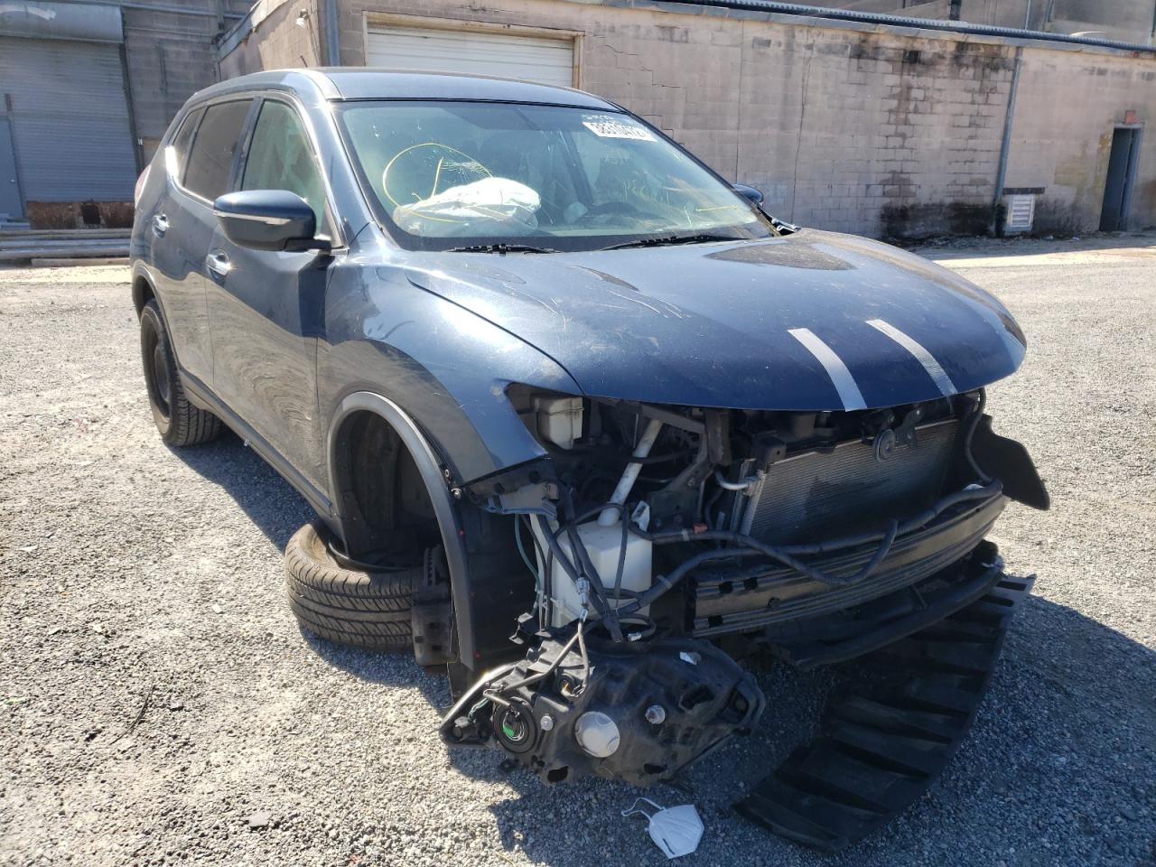 NISSAN ROGUE S 2015 with VIN 5N1AT2MK2FC771839 - Photo from auction