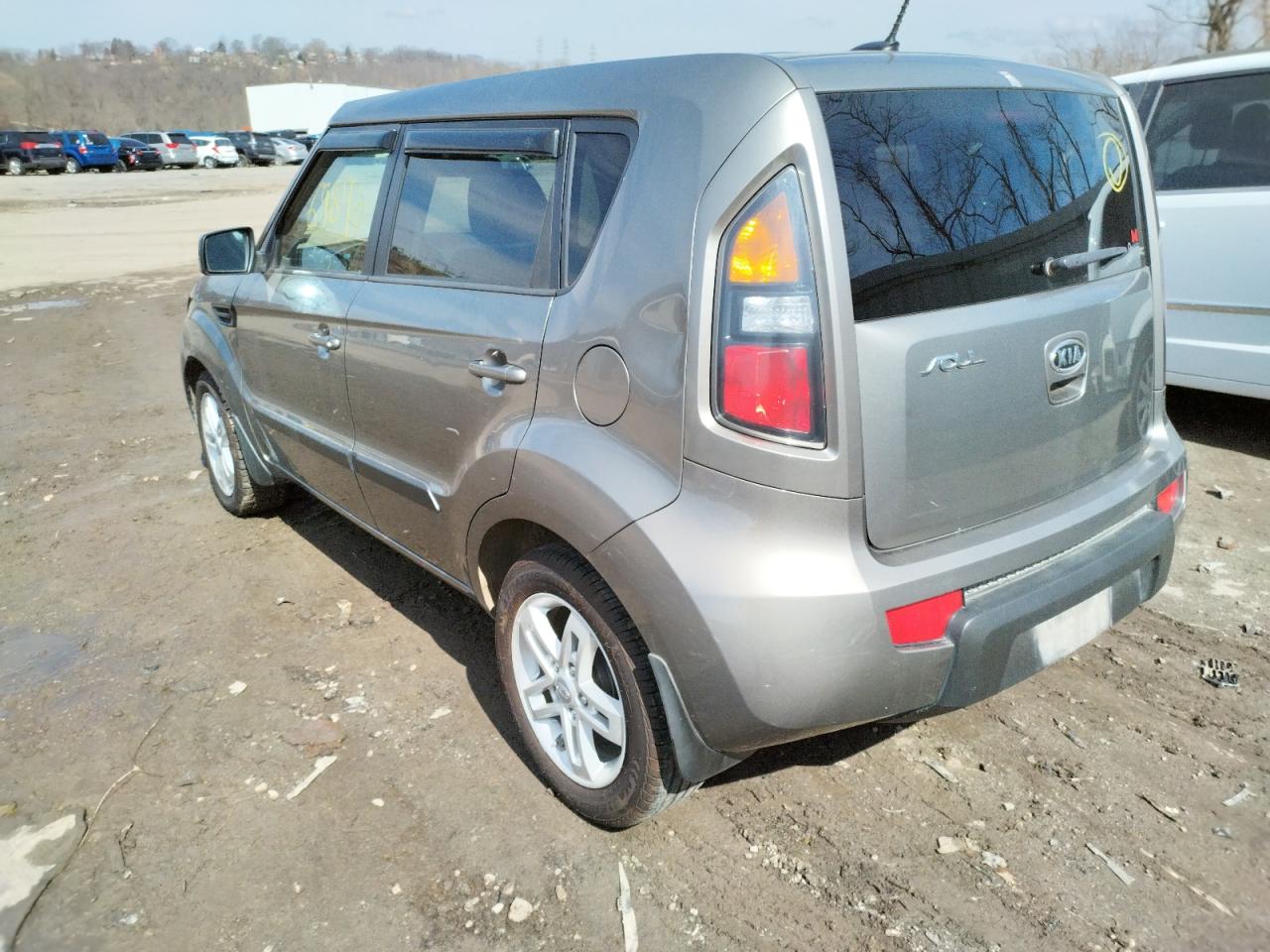 Photo 3 from auction – 2011 KIA SOUL + with VIN KNDJT2A27B7287547