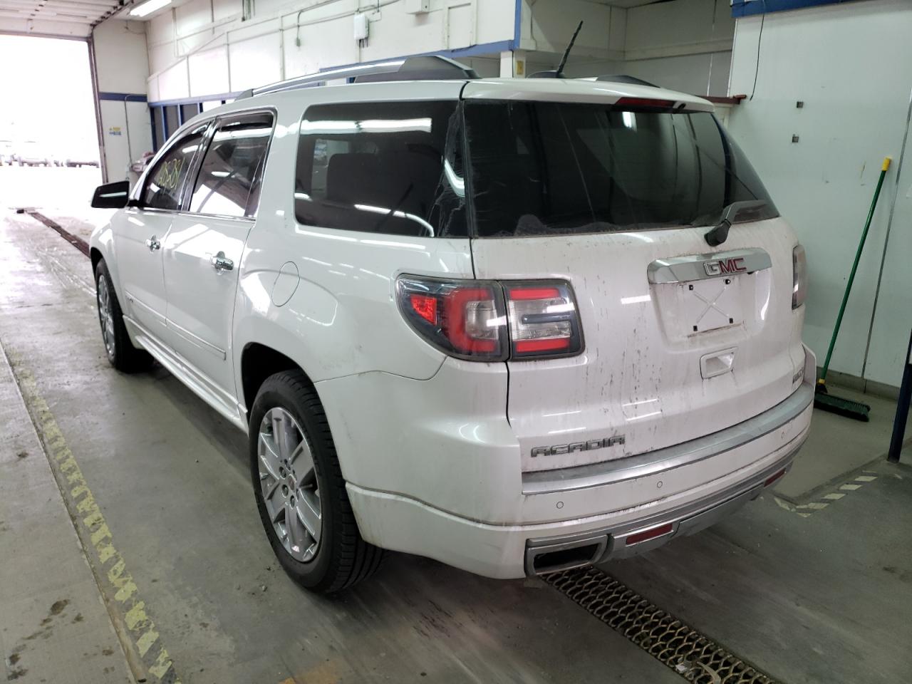 Photo 3 from auction – 2016 GMC ACADIA DEN with VIN 1GKKVTKD7GJ189363