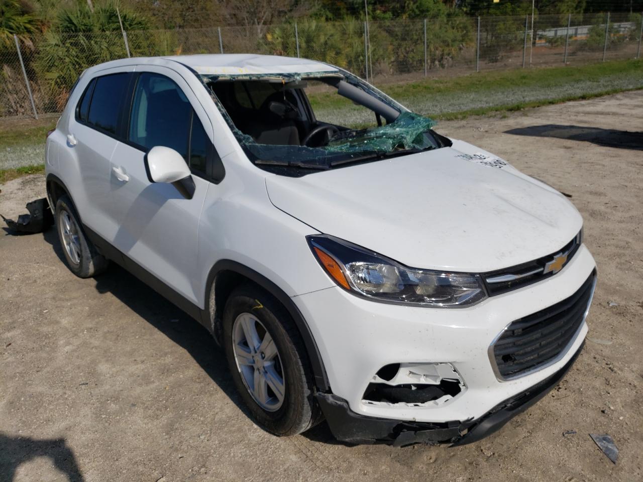 CHEVROLET TRAX LS 2020 with VIN KL7CJKSB9LB052673 - Photo from auction