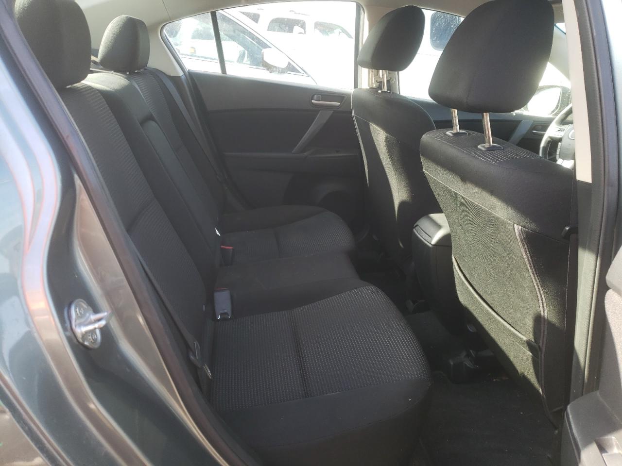 Photo 6 from auction – 2012 MAZDA 3 I with VIN JM1BL1V82C1577227