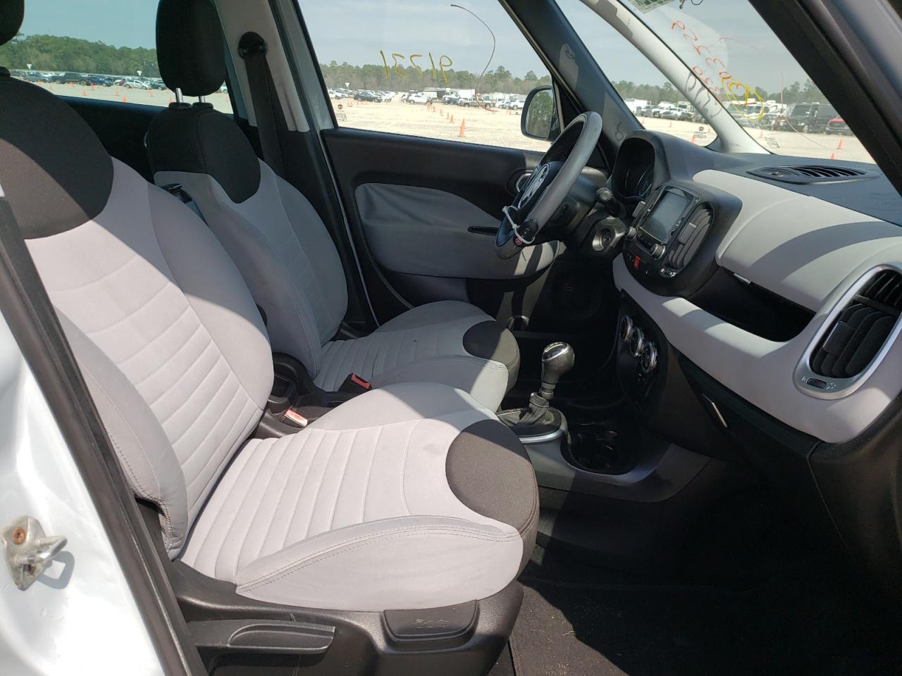 Photo 5 from auction – 2014 FIAT 500L EASY with VIN ZFBCFABH1EZ020249