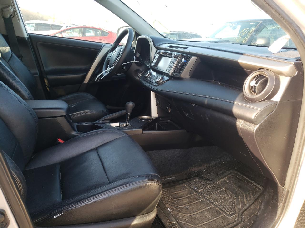 Photo 5 from auction – 2014 TOYOTA RAV4 XLE with VIN 2T3RFREV9EW145068