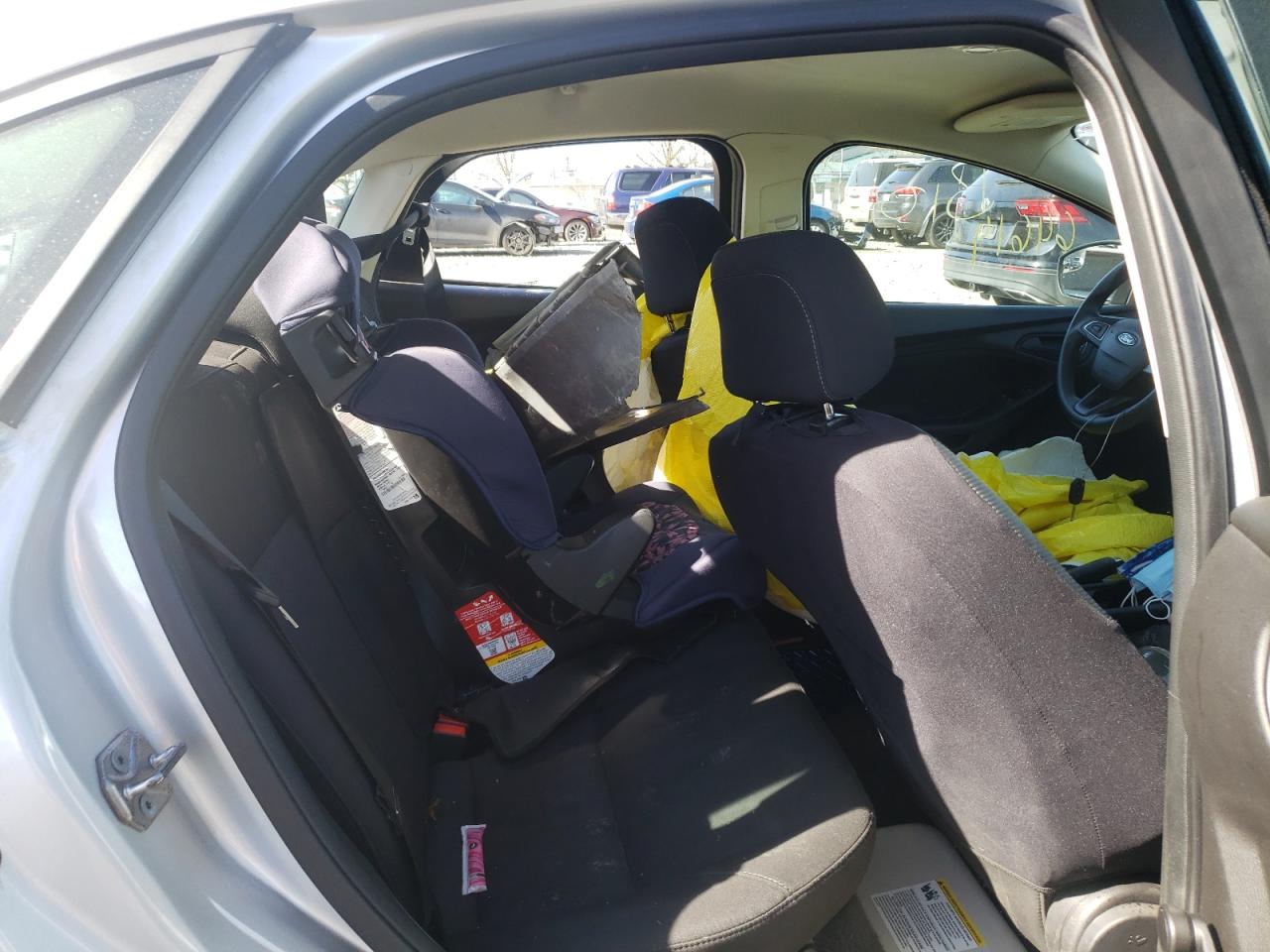 Photo 6 from auction – 2015 FORD FOCUS S with VIN 1FADP3E25FL375629