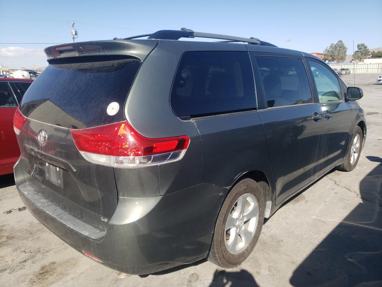 Photo 4 from auction – 2013 TOYOTA SIENNA LE with VIN 5TDKK3DC8DS308710