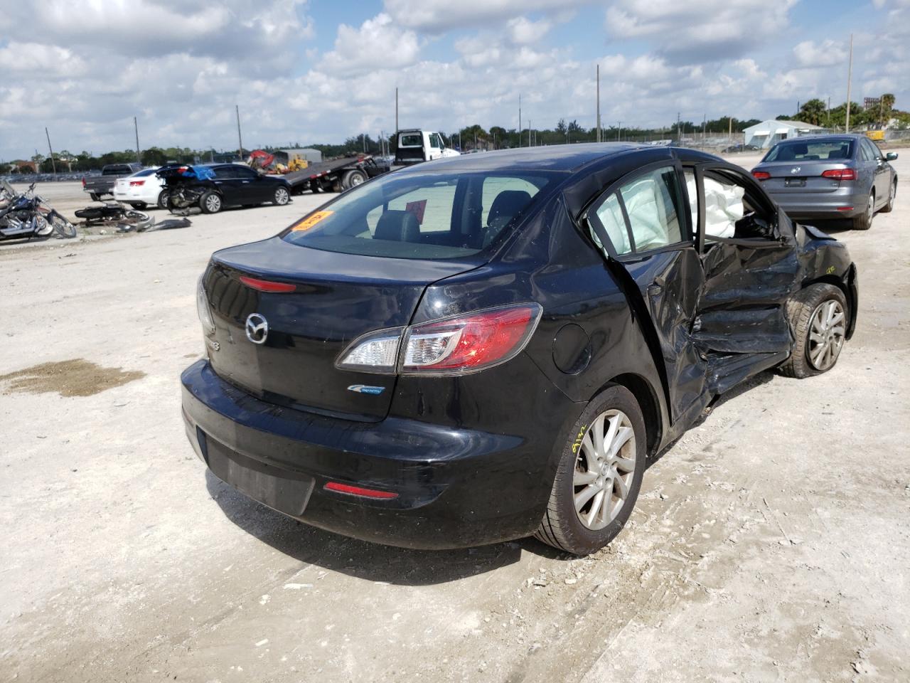 Photo 4 from auction – 2012 MAZDA 3 I with VIN JM1BL1W83C1650331