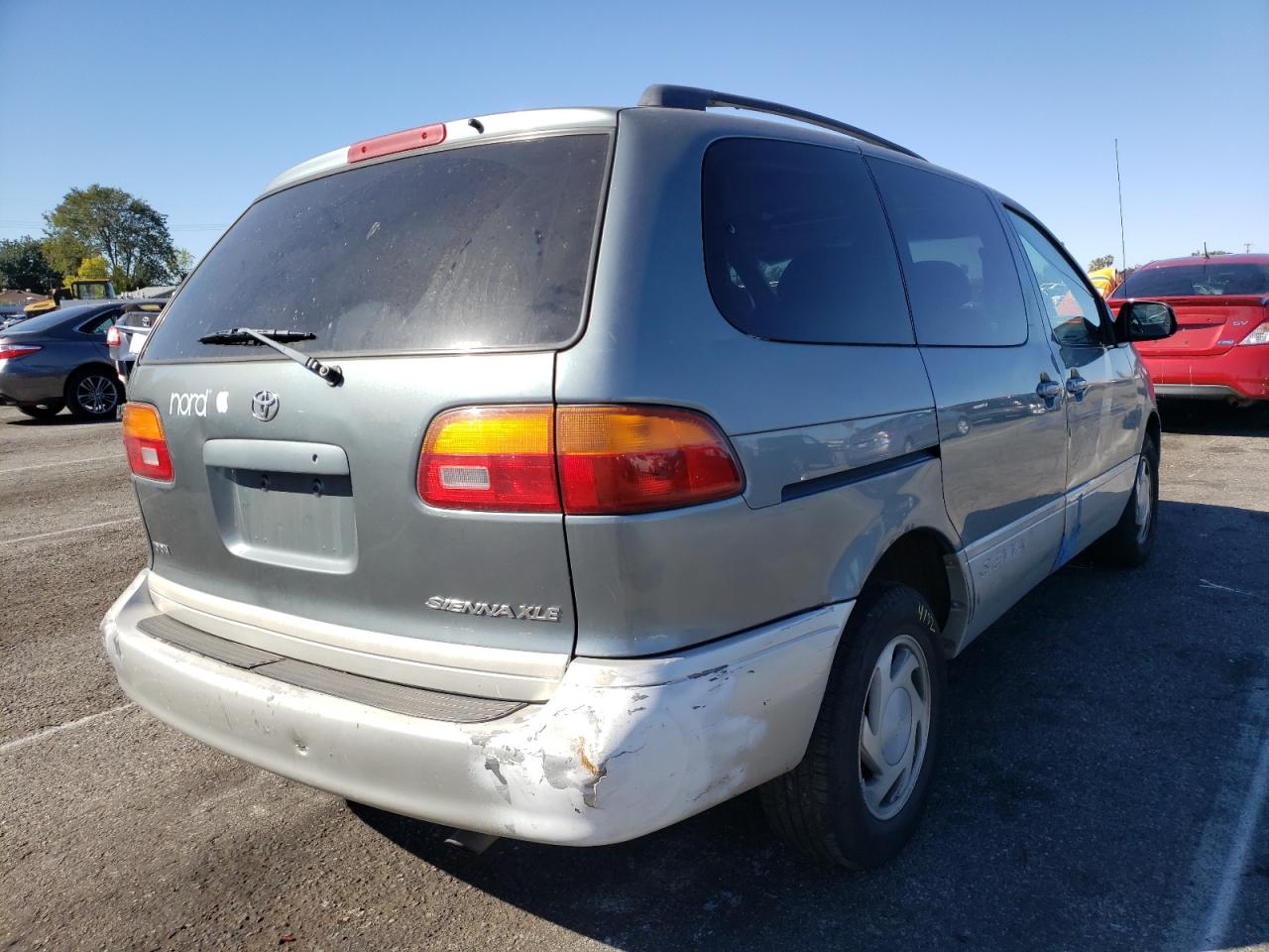 Photo 4 from auction – 2000 TOYOTA SIENNA LE with VIN 4T3ZF13C7YU263174