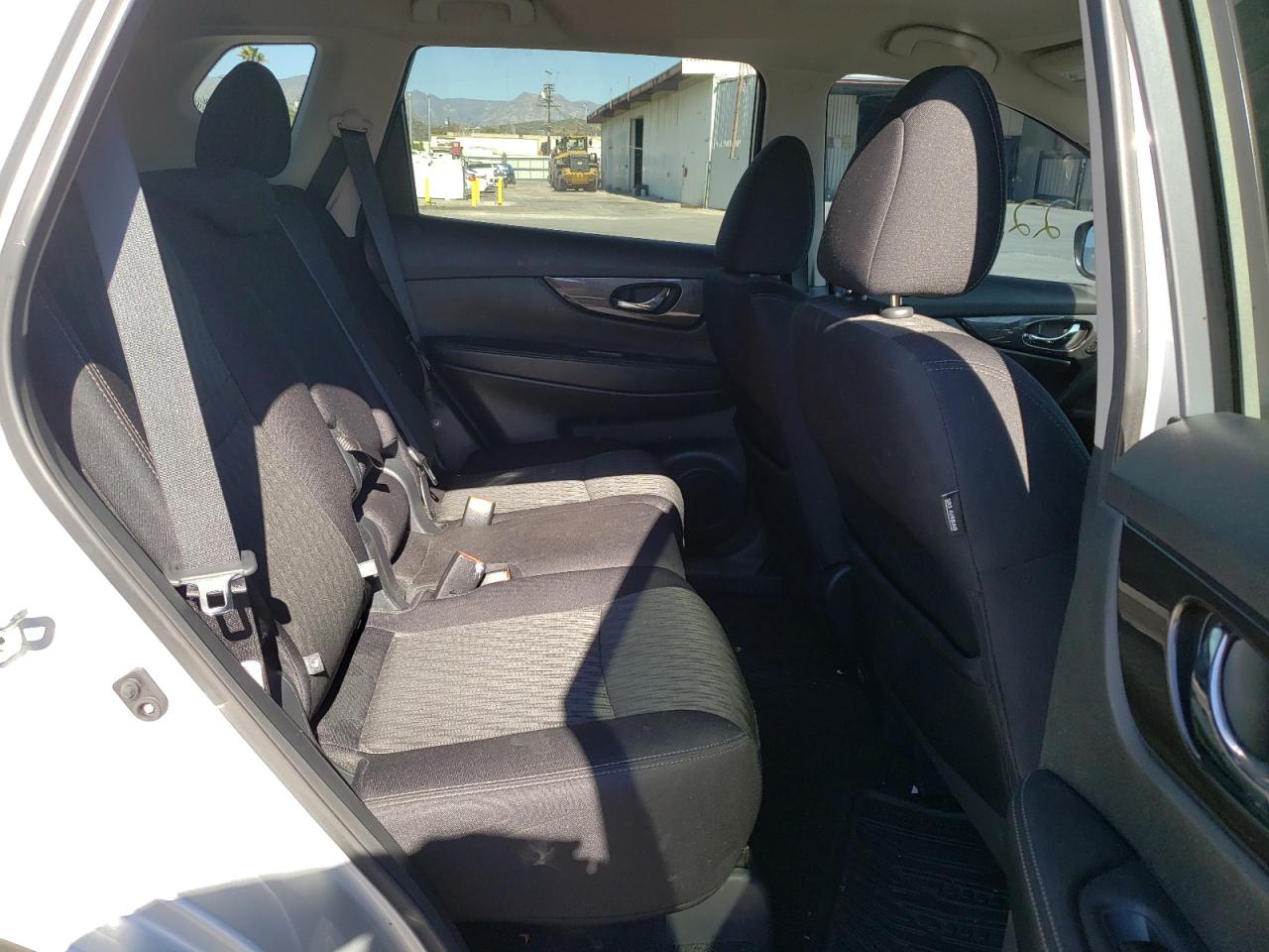Photo 6 from auction – 2019 NISSAN ROGUE S with VIN 5N1AT2MTXKC827996