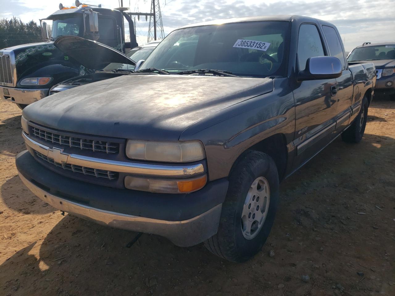 Photo 2 from auction – 2001 CHEVROLET SILVERADO with VIN 2GCEC19TX11184725