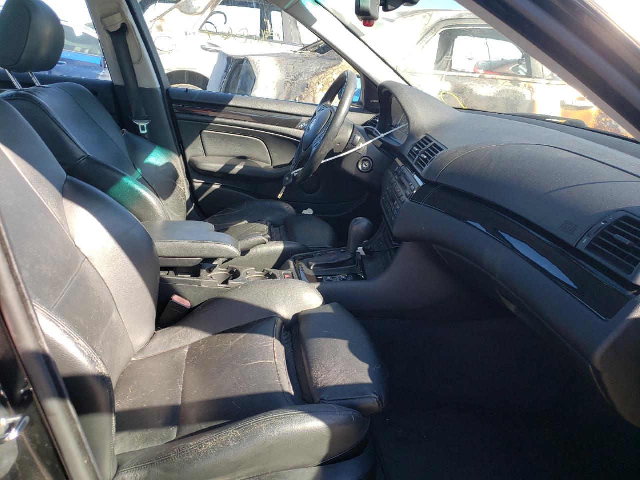Photo 5 from auction – 2002 BMW 3 SERIES with VIN WBAEV53442KM17631