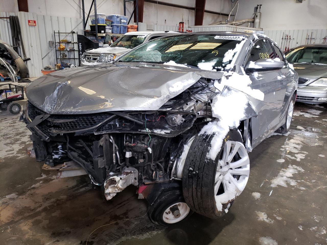 Photo 2 from auction – 2015 CHRYSLER 200 LIMITE with VIN 1C3CCCAB9FN628354