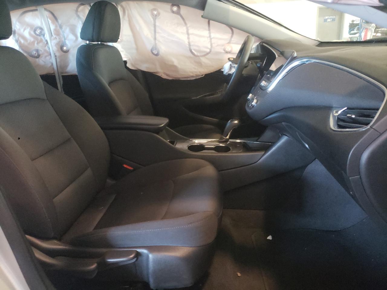 Photo 5 from auction – 2020 CHEVROLET MALIBU LT with VIN 1G1ZD5ST8LF029675