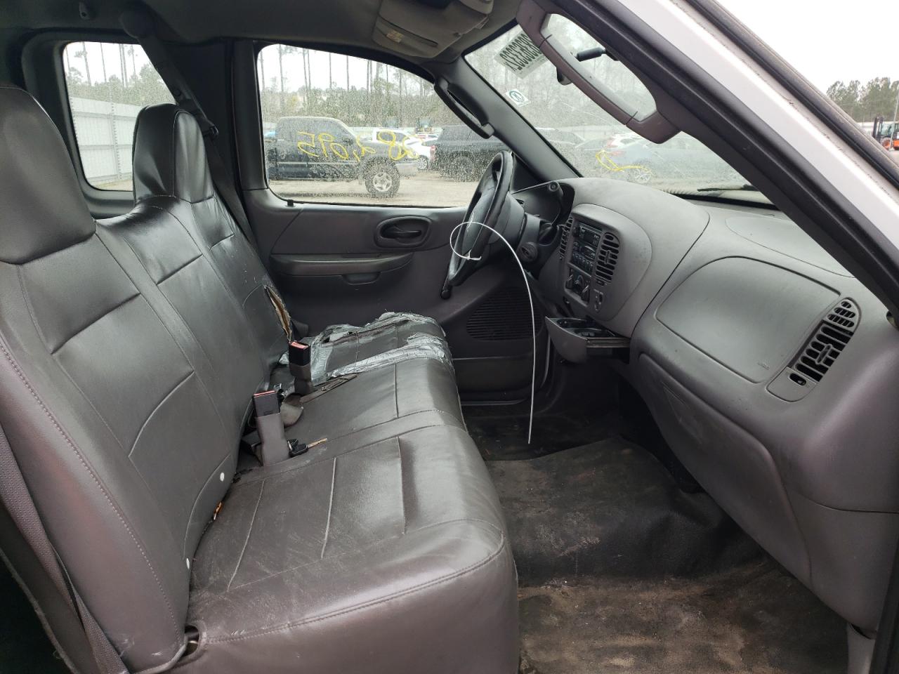 Photo 5 from auction – 2004 FORD F-150 HERI with VIN 2FTRX17W44CA49915