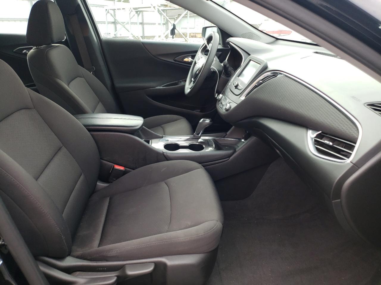 Photo 5 from auction – 2018 CHEVROLET MALIBU LT with VIN 1G1ZD5ST8JF267815