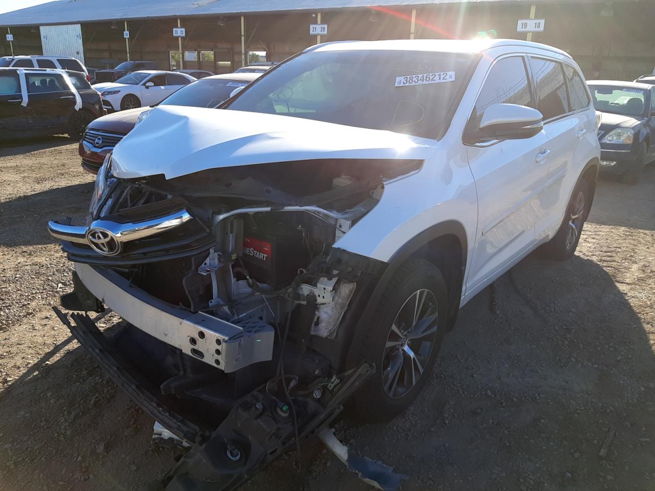 Photo 2 from auction – 2016 TOYOTA HIGHLANDER with VIN 5TDJKRFH1GS311296