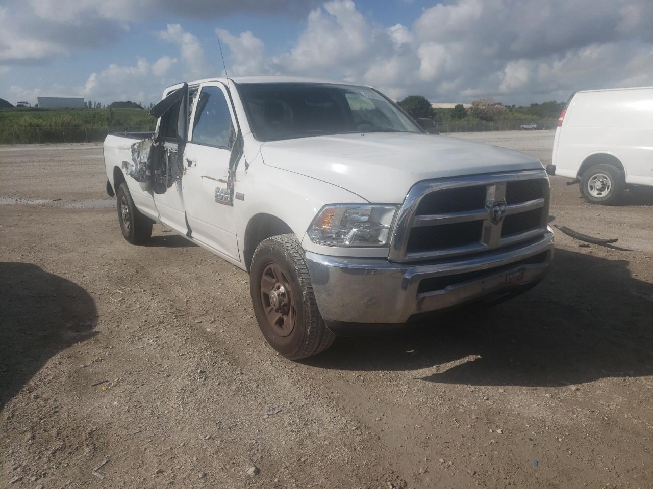 RAM 2500 ST 2018 with VIN 3C6UR4HJ3JG363506 - Photo from auction