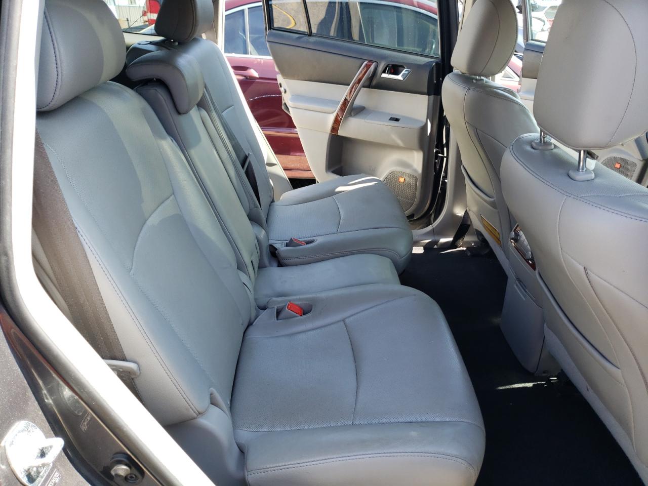 Photo 6 from auction – 2012 TOYOTA HIGHLANDER with VIN 5TDDK3EHXCS145205