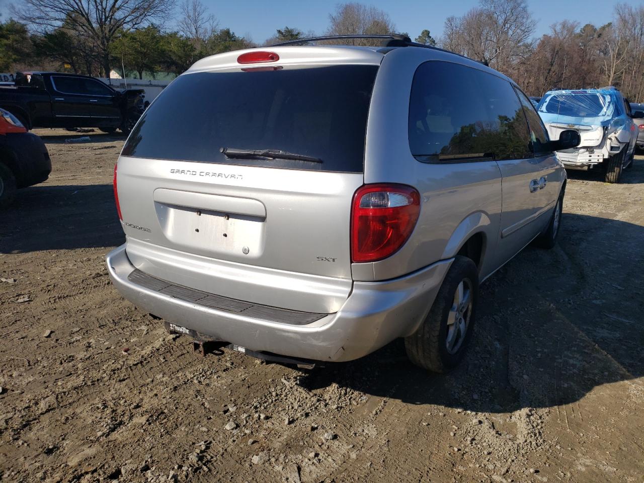 Photo 4 from auction – 2007 DODGE GRAND CARA with VIN 2D8GP44L17R180743