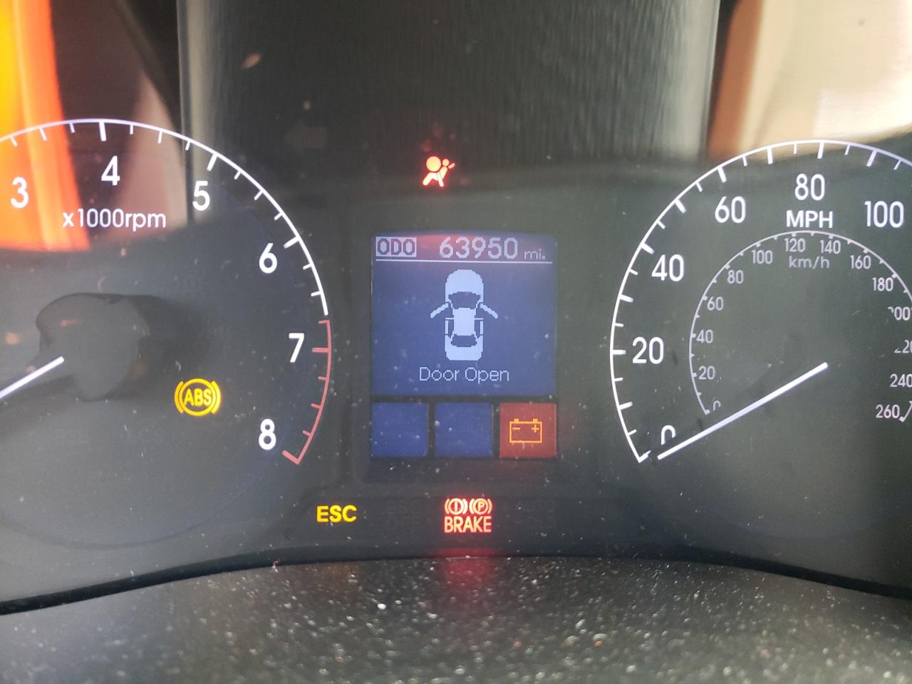 Photo 8 from auction – 2014 HYUNDAI GENESIS 3. with VIN KMHGC4DD0EU262977