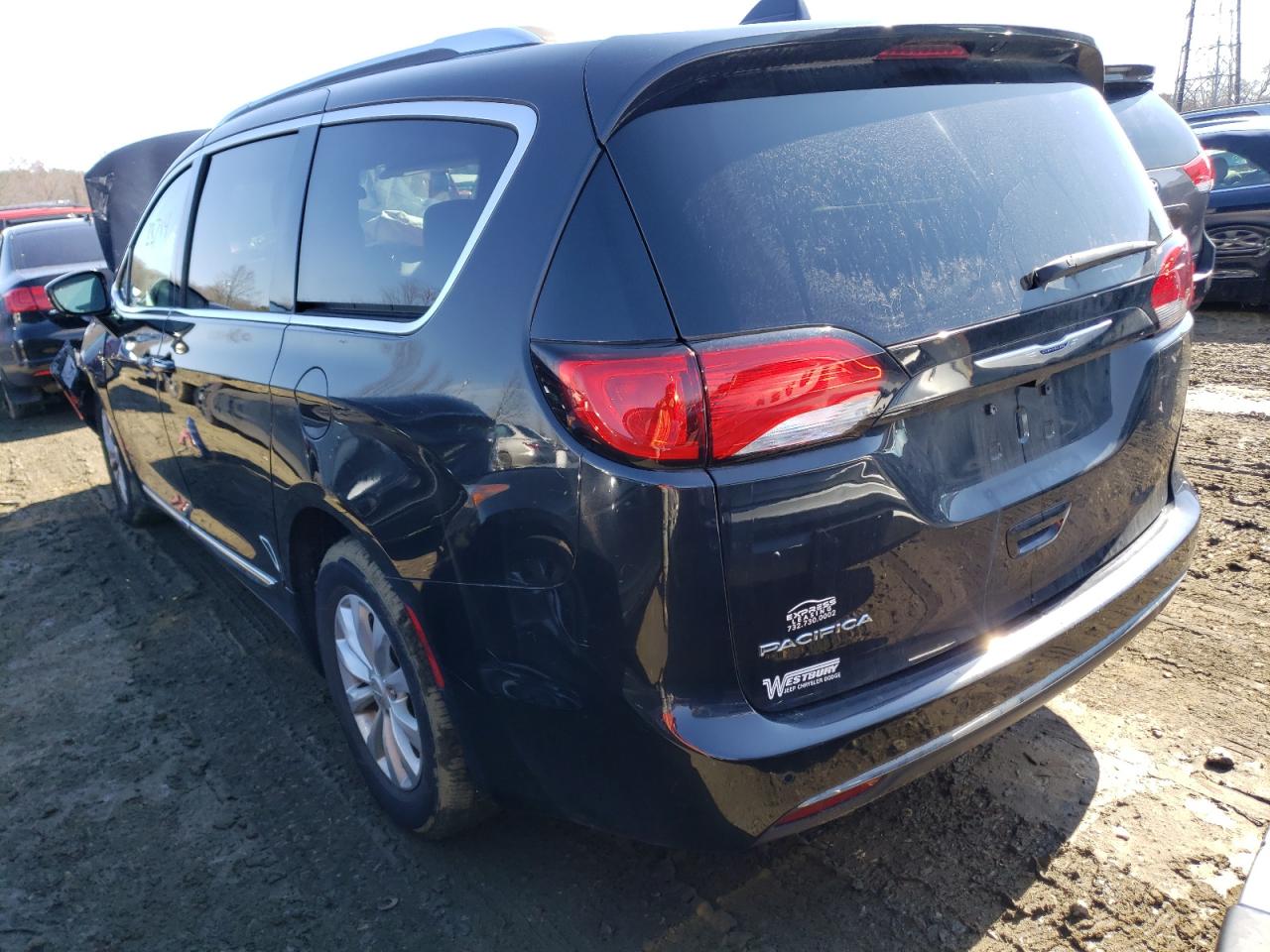 Photo 3 from auction – 2018 CHRYSLER PACIFICA T with VIN 2C4RC1BG4JR354450