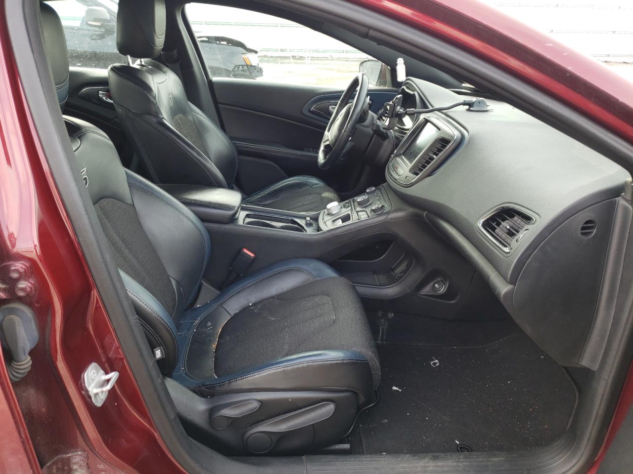 Photo 5 from auction – 2015 CHRYSLER 200 S with VIN 1C3CCCDG5FN523205