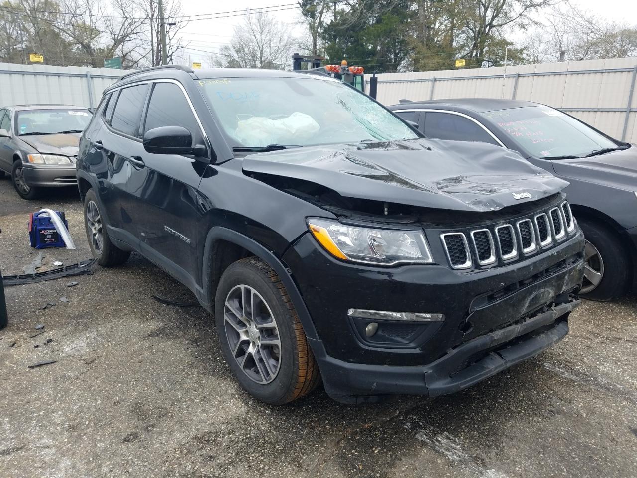 JEEP COMPASS LA 2019 with VIN 3C4NJCBB2KT637142 - Photo from auction